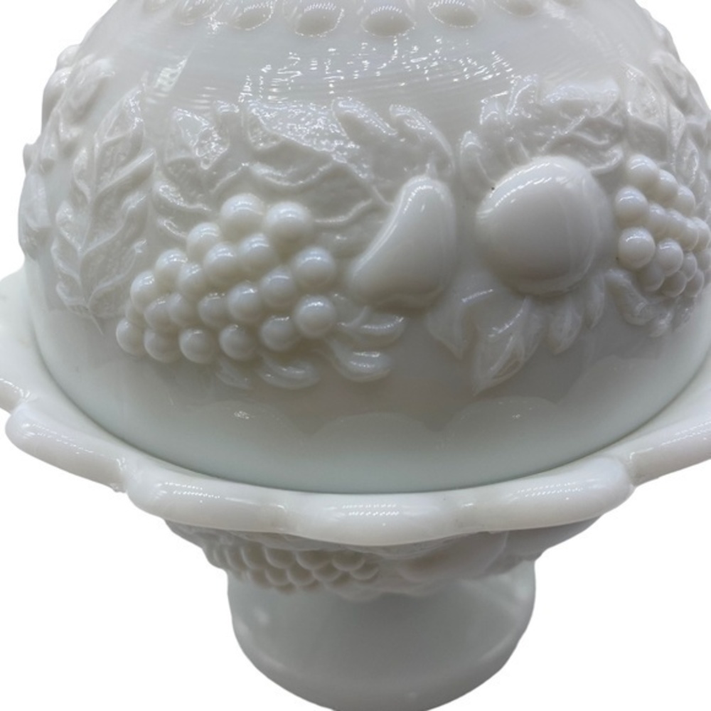 Vintage Westmoreland Milk Glass Cover Candy Dish Grape/Fruit Vine Pattern - Picture 5 of 12